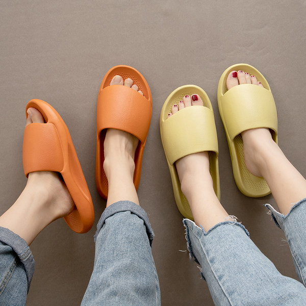 Gumijas sieviešu čības vienkāršs modelis