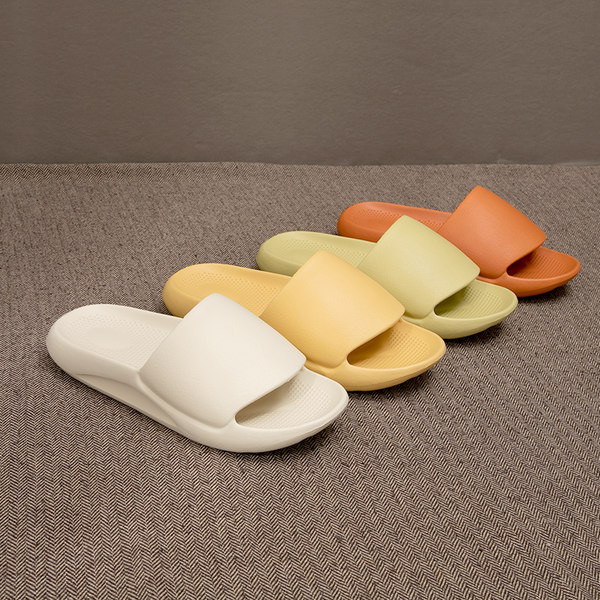 Gumijas sieviešu čības vienkāršs modelis