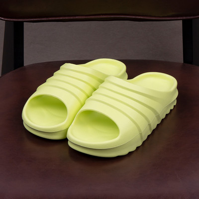 Παντόφλες από καουτσούκ Unisex με ανάγλυφο λουράκι