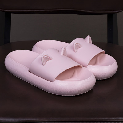 Gumijas čības unisex modelis ar 3D elementu