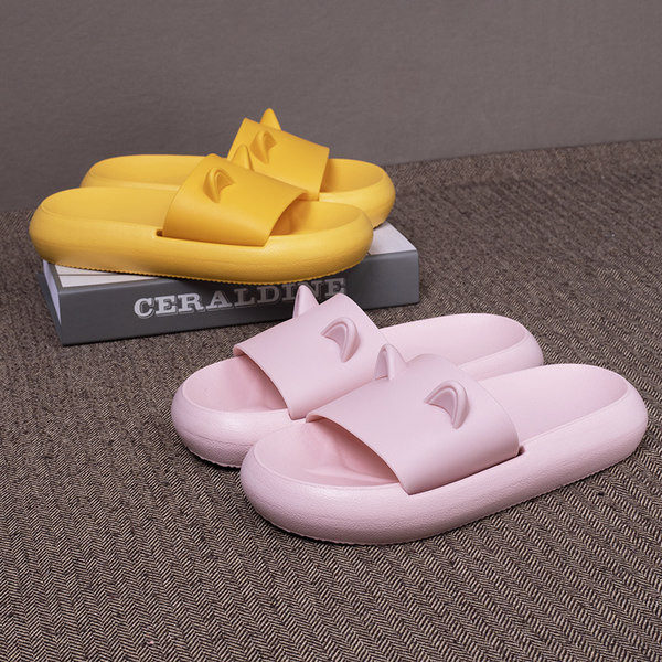 Gumijas čības unisex modelis ar 3D elementu