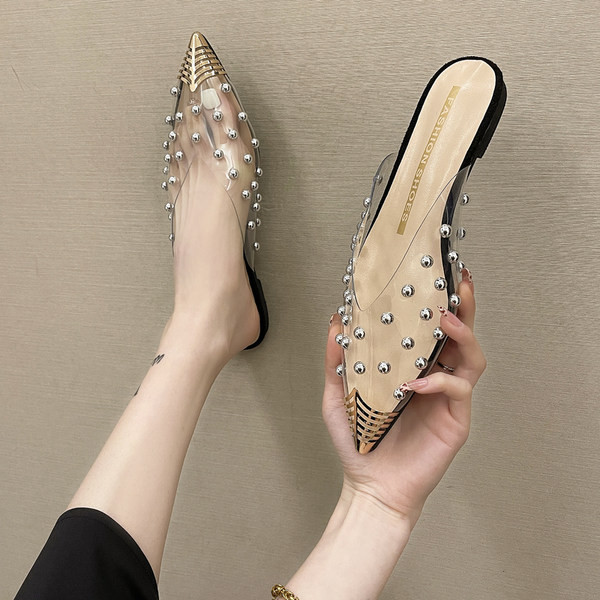 Sieviešu smailas čības ar metāla kniedēm un caurspīdīgu daļu