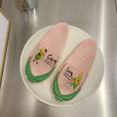 Γυναικείες παντόφλες με διαφανές μέρος και απλικέ