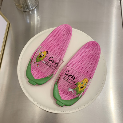 Γυναικείες παντόφλες με διαφανές μέρος και απλικέ