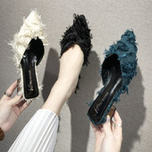 Jauns sieviešu smailo čību modelis ar pušķiem