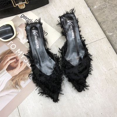 Jauns sieviešu smailo čību modelis ar pušķiem