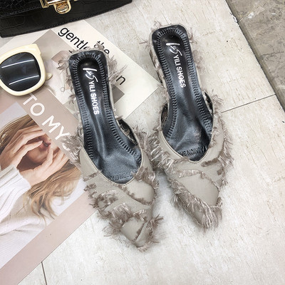 Jauns sieviešu smailo čību modelis ar pušķiem