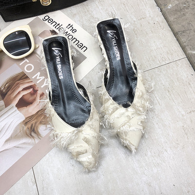 Jauns sieviešu smailo čību modelis ar pušķiem