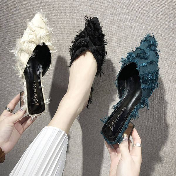 Jauns sieviešu smailo čību modelis ar pušķiem