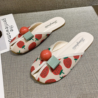 Ikdienas sieviešu čības ar 3D elementiem un aplikācijām