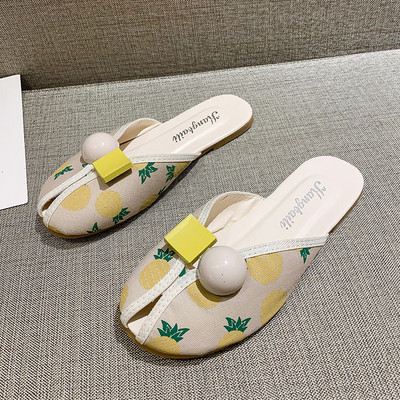 Ikdienas sieviešu čības ar 3D elementiem un aplikācijām