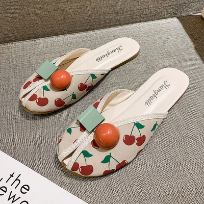 Ikdienas sieviešu čības ar 3D elementiem un aplikācijām