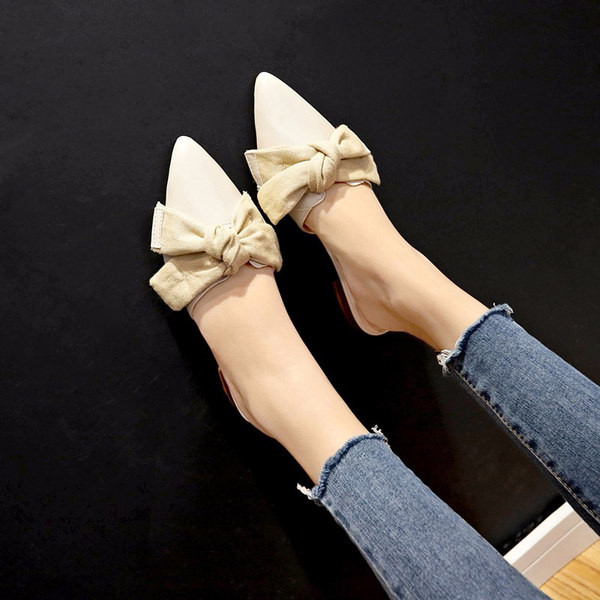 Jauna modeļa smailas čības ar lentīti