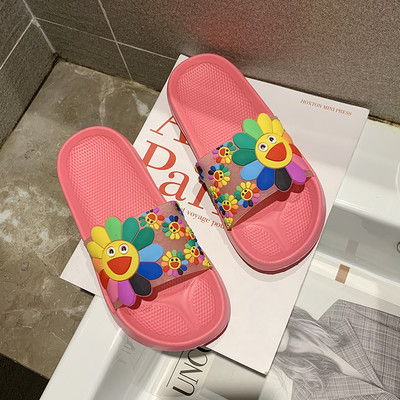 Sieviešu čības ar plakanu zoli un 3D aplikāciju