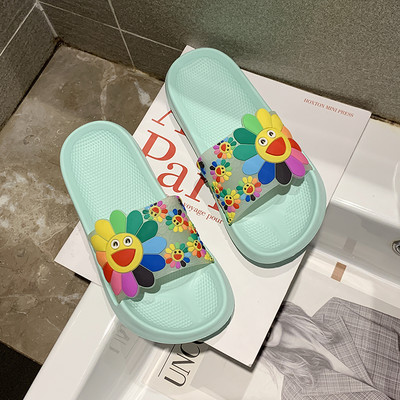 Sieviešu čības ar plakanu zoli un 3D aplikāciju