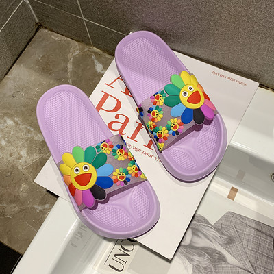 Sieviešu čības ar plakanu zoli un 3D aplikāciju