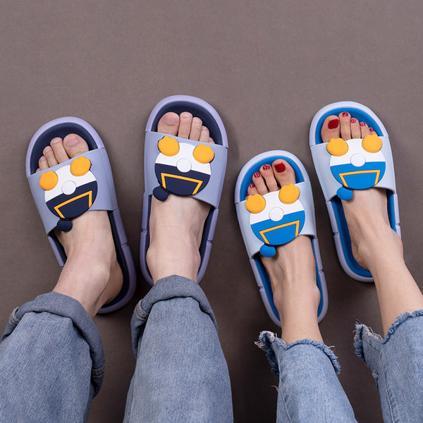 Gumijas vasaras čības ar krāsainu aplikāciju