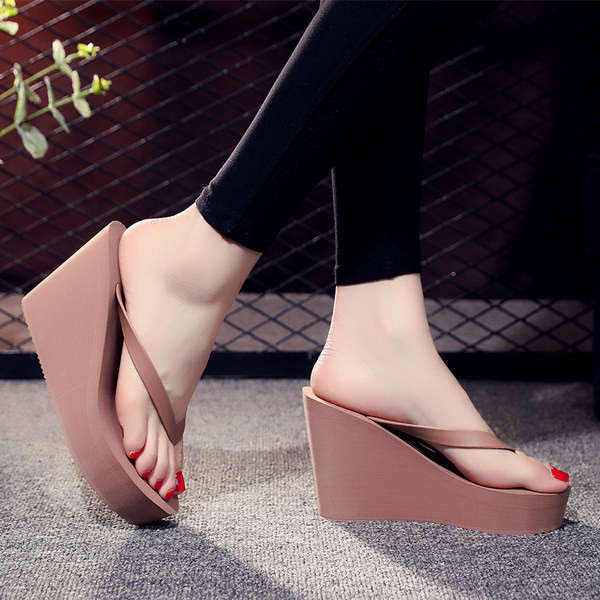 Vasaras sieviešu platformas čības vienkāršā modelī