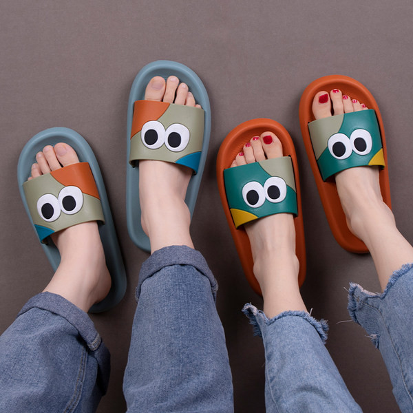 Unisex gumijas čības ar krāsainu apdruku