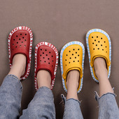 Gumijas aizvērtas čības ar uzrakstiem tipa crocs