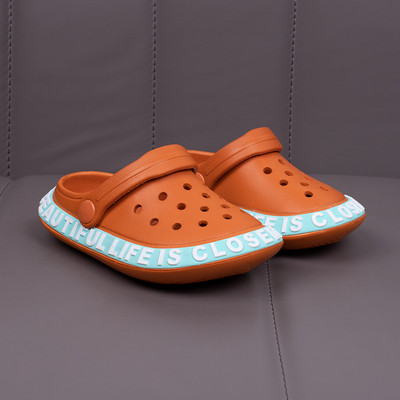 Gumijas aizvērtas čības ar uzrakstiem tipa crocs