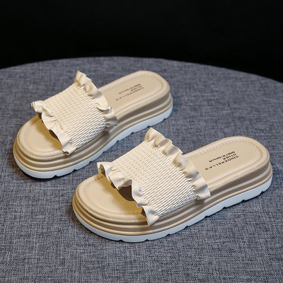 Γυναικείες έκο δερμάτινες παντόφλες με βολάν κατάλληλες για καθημερινή χρήση