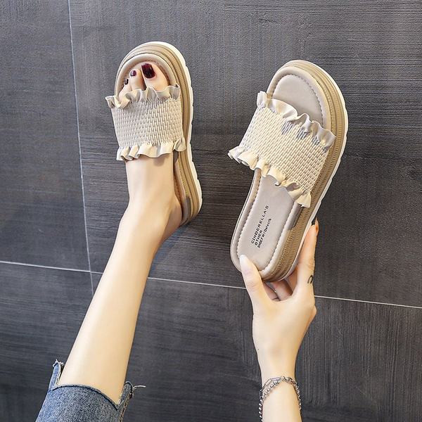 Γυναικείες έκο δερμάτινες παντόφλες με βολάν κατάλληλες για καθημερινή χρήση