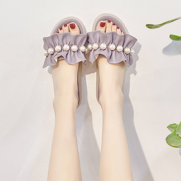 Sieviešu mākslīgās ādas čības ar cirtām un pērlēm