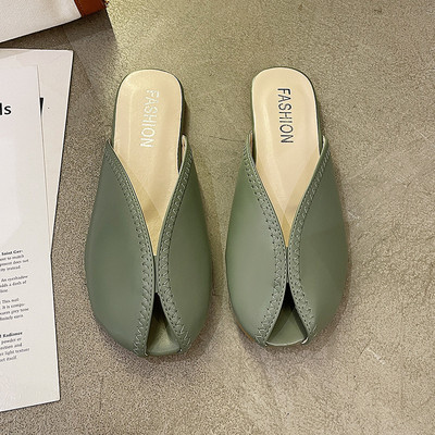 Jauns sieviešu ādas čību modelis ar plakanu zoli