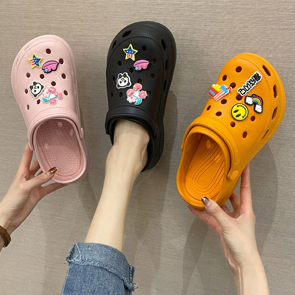 Ikdienas čības ar 3D elementiem - sievietēm