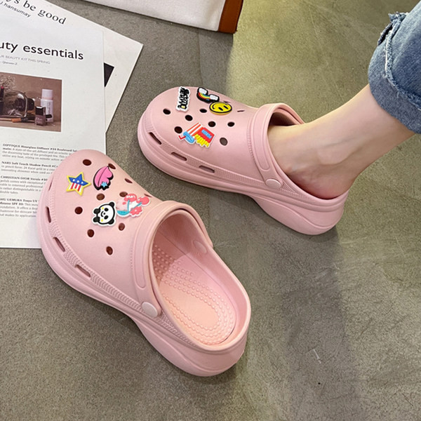 Ikdienas čības ar 3D elementiem - sievietēm