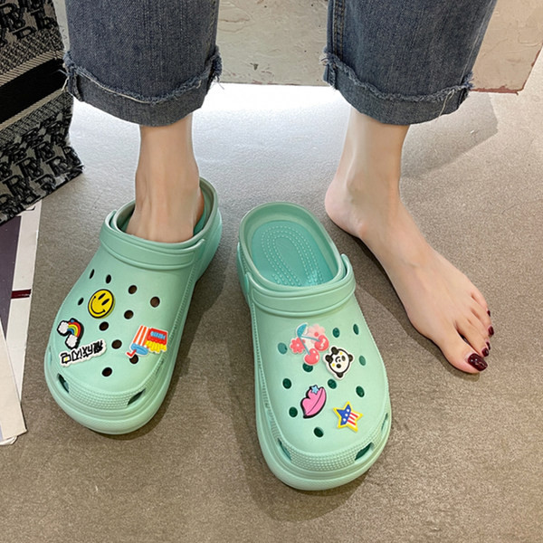 Ikdienas čības ar 3D elementiem - sievietēm