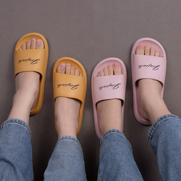 Sieviešu gumijas čības ar uzrakstu