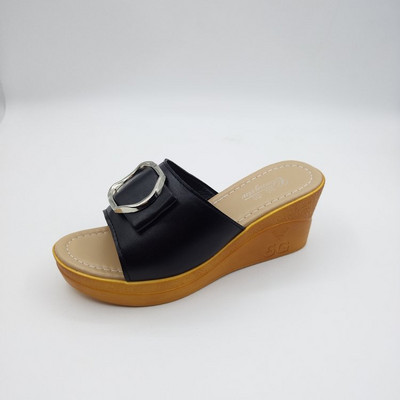 Aktuālās sieviešu čības ar augstu plakanu zoli un sprādzi