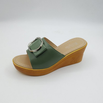 Aktuālās sieviešu čības ar augstu plakanu zoli un sprādzi