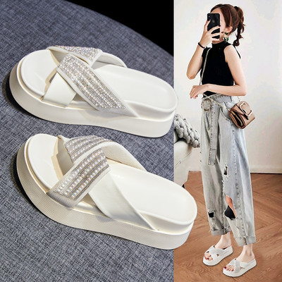 Γυναικείες παντόφλες με διακοσμητικές πέτρες και πέρλες με πλατφόρμα 5 cm