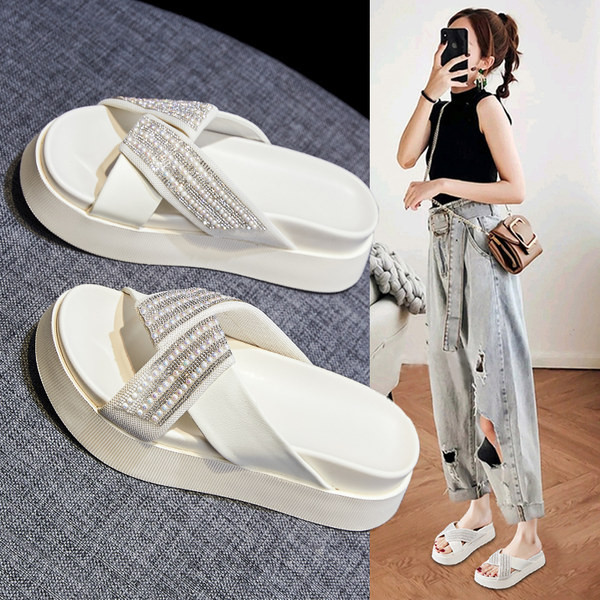 Γυναικείες παντόφλες με διακοσμητικές πέτρες και πέρλες με πλατφόρμα 5 cm