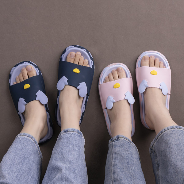 Unisex gumijas čības ar 3D krāsu aplikāciju