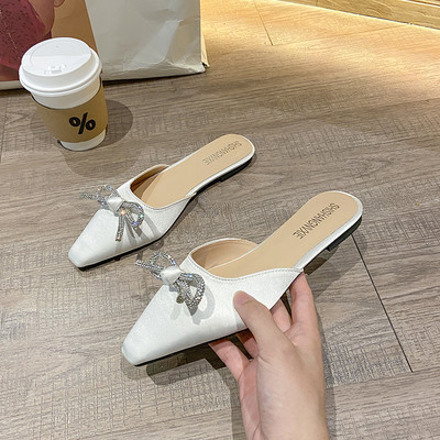 Μοντέρνες γυναικείες παντόφλες με κορδέλα