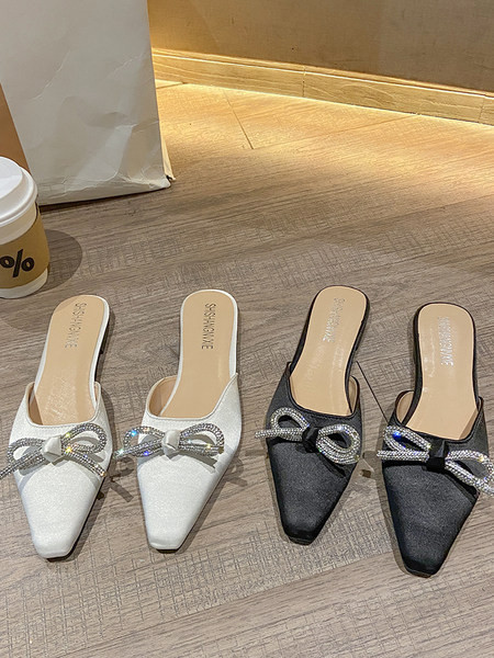 Μοντέρνες γυναικείες παντόφλες με κορδέλα