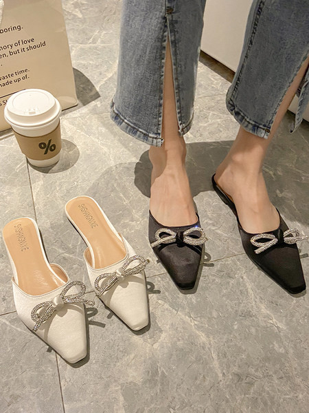 Μοντέρνες γυναικείες παντόφλες με κορδέλα