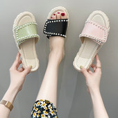 Παντόφλες μοντέρνες γυναίκες με διακοσμητικές πέρλες και επίπεδη σόλα