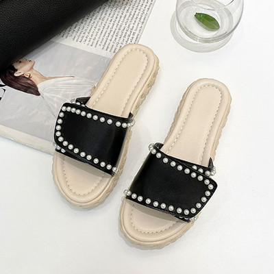 Παντόφλες μοντέρνες γυναίκες με διακοσμητικές πέρλες και επίπεδη σόλα