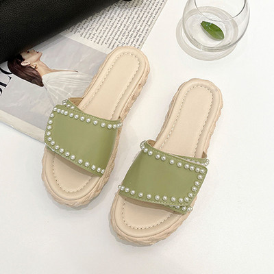 Παντόφλες μοντέρνες γυναίκες με διακοσμητικές πέρλες και επίπεδη σόλα