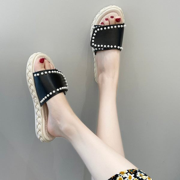 Παντόφλες μοντέρνες γυναίκες με διακοσμητικές πέρλες και επίπεδη σόλα