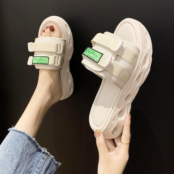 Παντόφλες μοντέρνες γυναικείες με επίπεδη σόλα και velcro