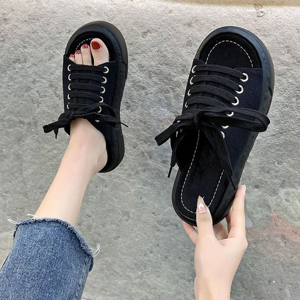 Καθημερινές  γυναικείες παντόφλες με επίπεδη σόλα και κορδόνια