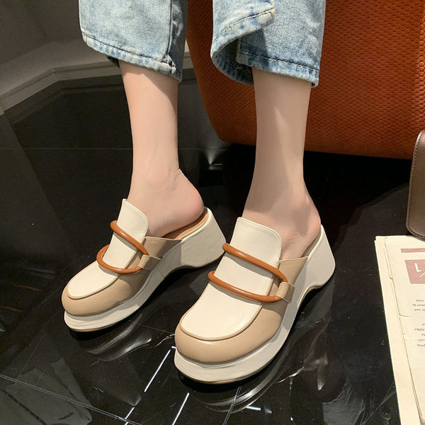 Актуални дамски чехли заоблен модел с висока подметка