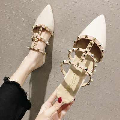 Κομψές γυναικείες παντόφλες με μεταλλικά τρουξ