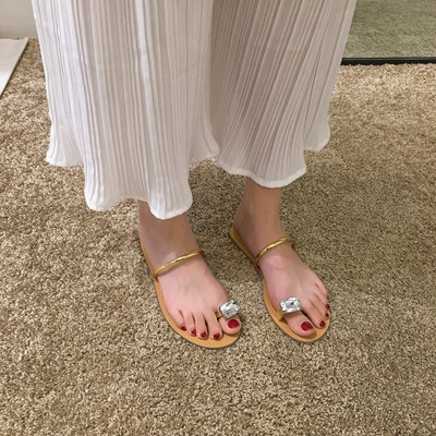 Κομψές γυναικείες παντόφλες  με διακοσμητική πέτρα